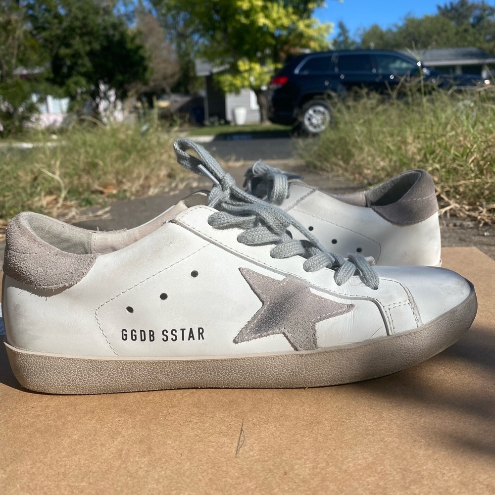 very lightly worn golden goose superstars (low top sneakers)